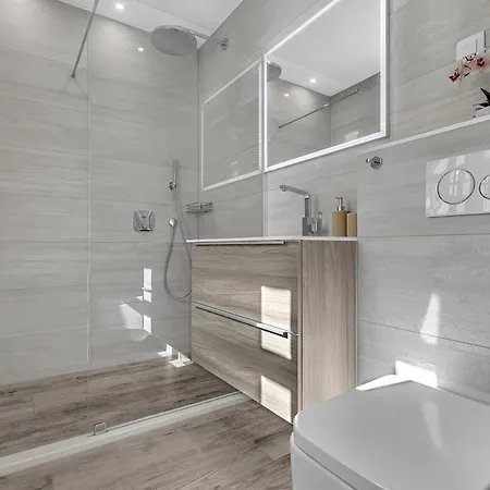 Romeo - Exklusiv * Makarska